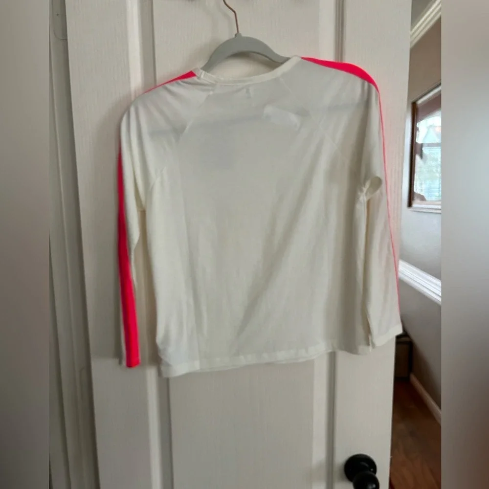 Brand new with tags gap fit. Great colors. Size large. 1057 youth‎